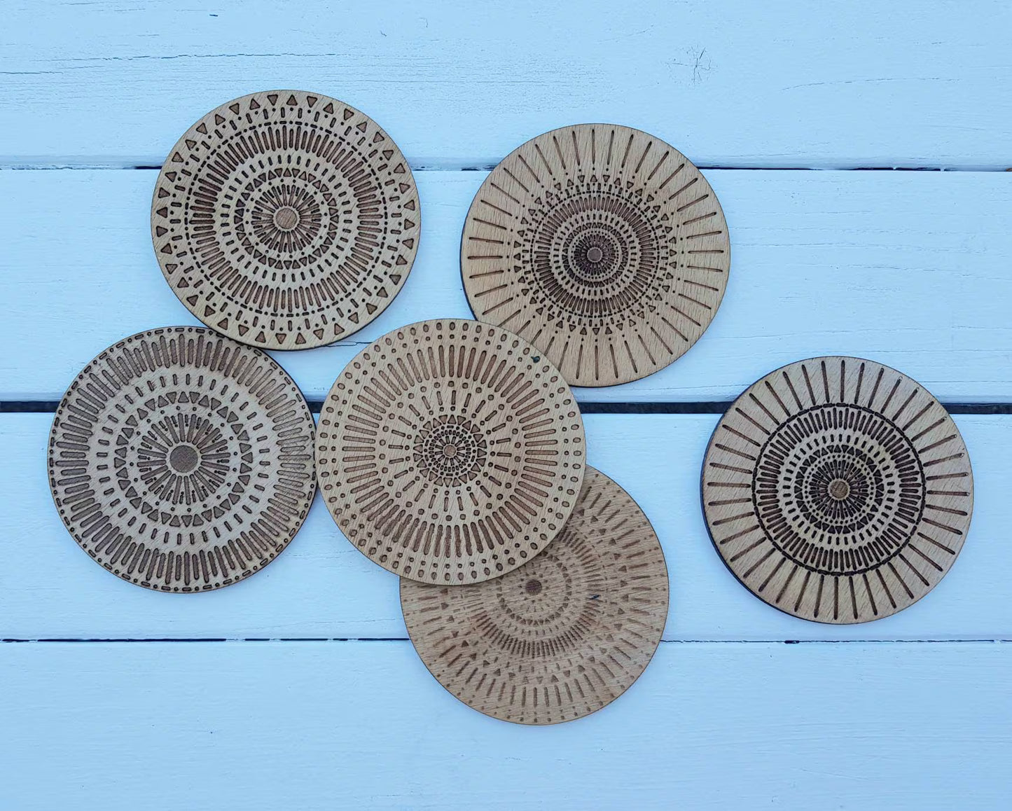 Untersetzer 10 cm, dekorativ, Mandala, Untersetzer für Tassen & Gläser, Holz, Laserschnitt, symmetrische Form, naturbelassen, Party Artikel