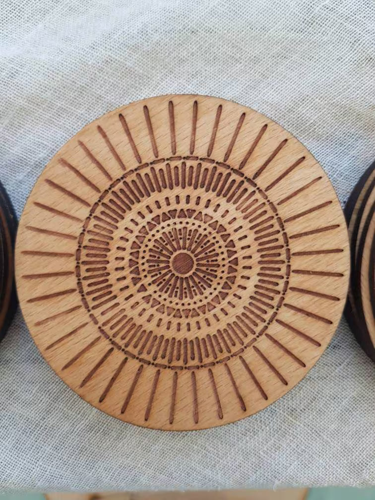 Untersetzer 10 cm, dekorativ, Mandala, Untersetzer für Tassen & Gläser, Holz, Laserschnitt, symmetrische Form, naturbelassen, Party Artikel