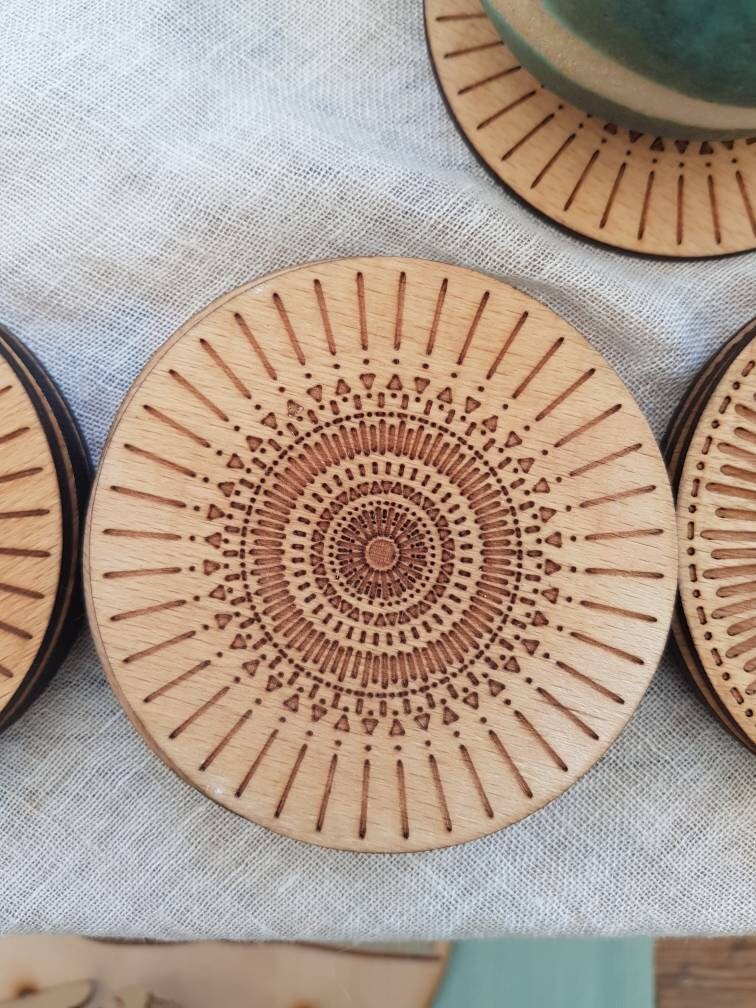 Untersetzer 10 cm, dekorativ, Mandala, Untersetzer für Tassen & Gläser, Holz, Laserschnitt, symmetrische Form, naturbelassen, Party Artikel