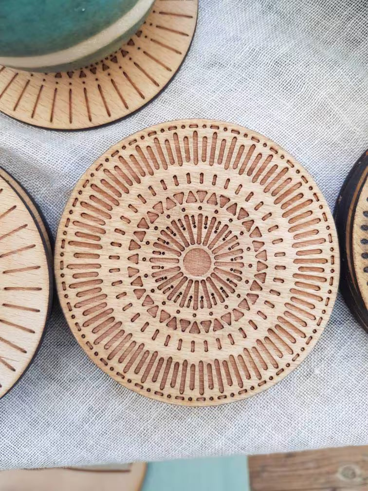 Untersetzer 10 cm, dekorativ, Mandala, Untersetzer für Tassen & Gläser, Holz, Laserschnitt, symmetrische Form, naturbelassen, Party Artikel