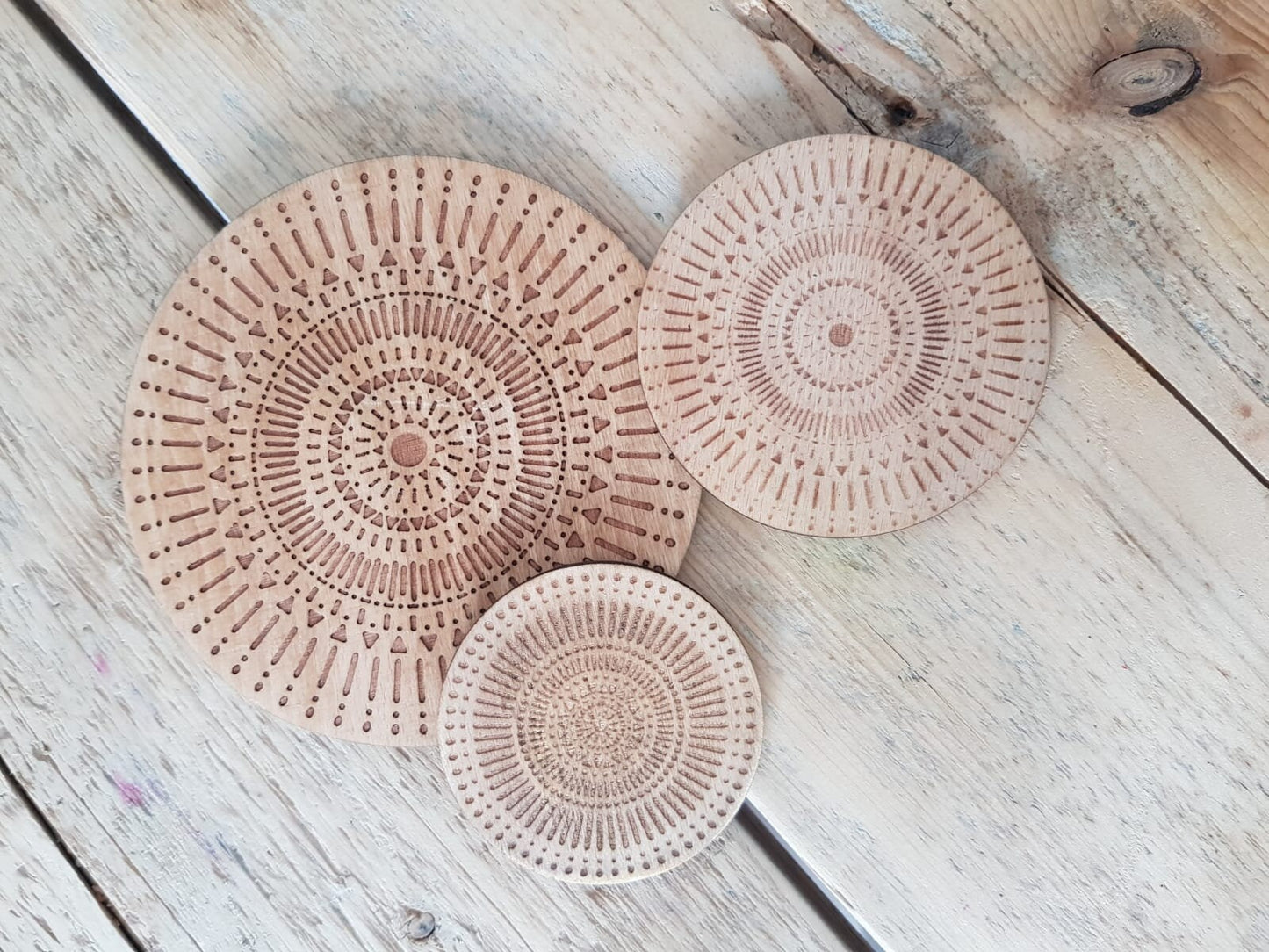 Untersetzer 10 cm, dekorativ, Mandala, Untersetzer für Tassen & Gläser, Holz, Laserschnitt, symmetrische Form, naturbelassen, Party Artikel