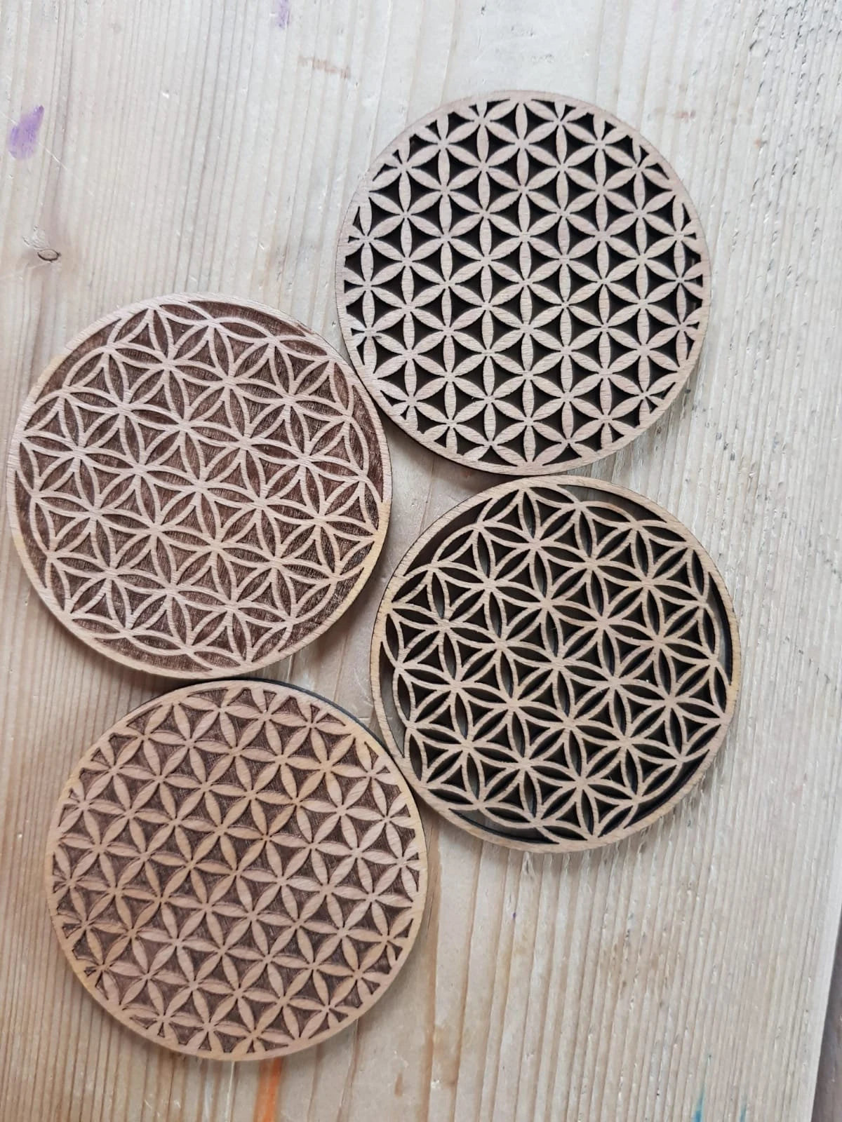 Blume des Lebens Untersetzer, Heilige Geometrie, Laser cut, Untersetzer für Tassen & Gläser, Holz, symmetrische Form, (4er Set)