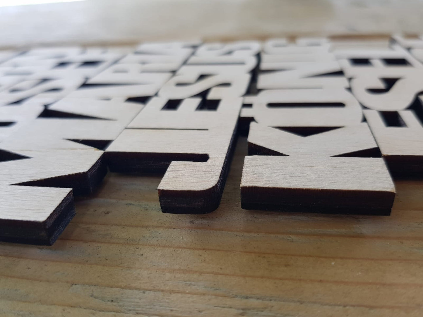 minimalistische Weihnachtskrippe aus Holz