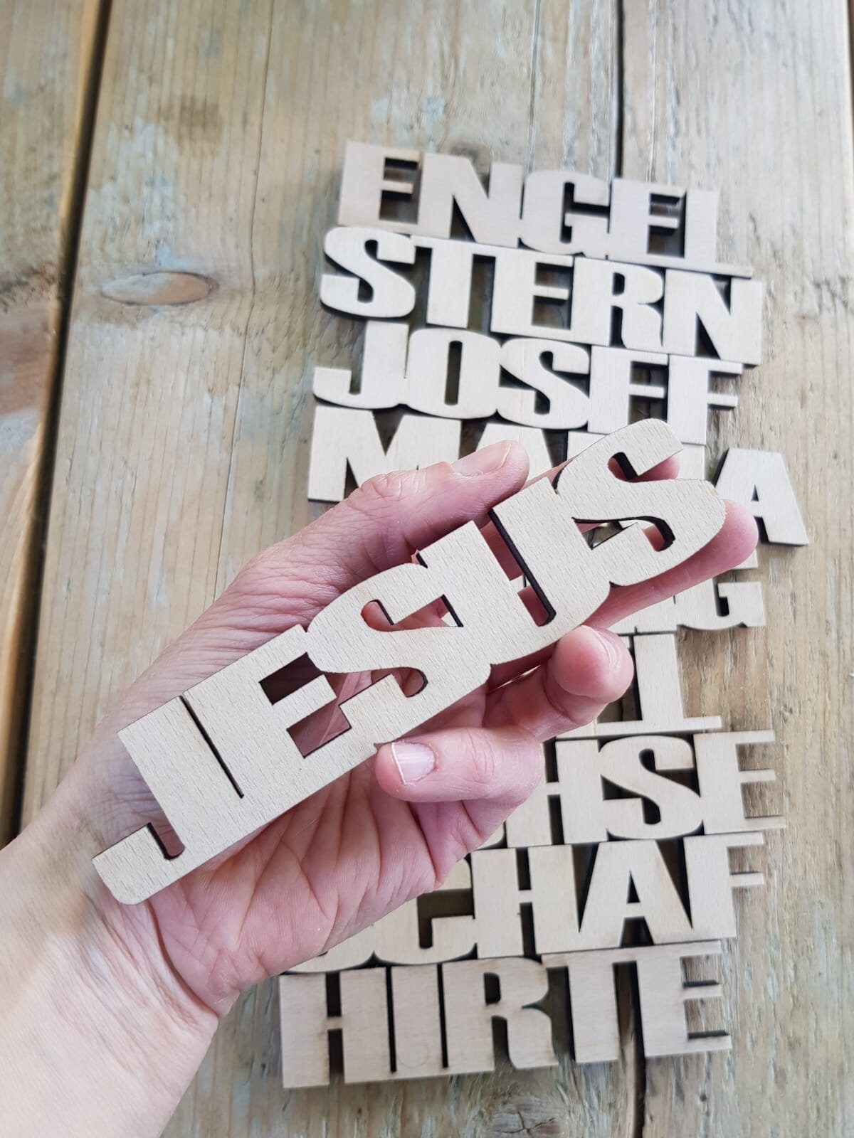 minimalistische Weihnachtskrippe aus Holz