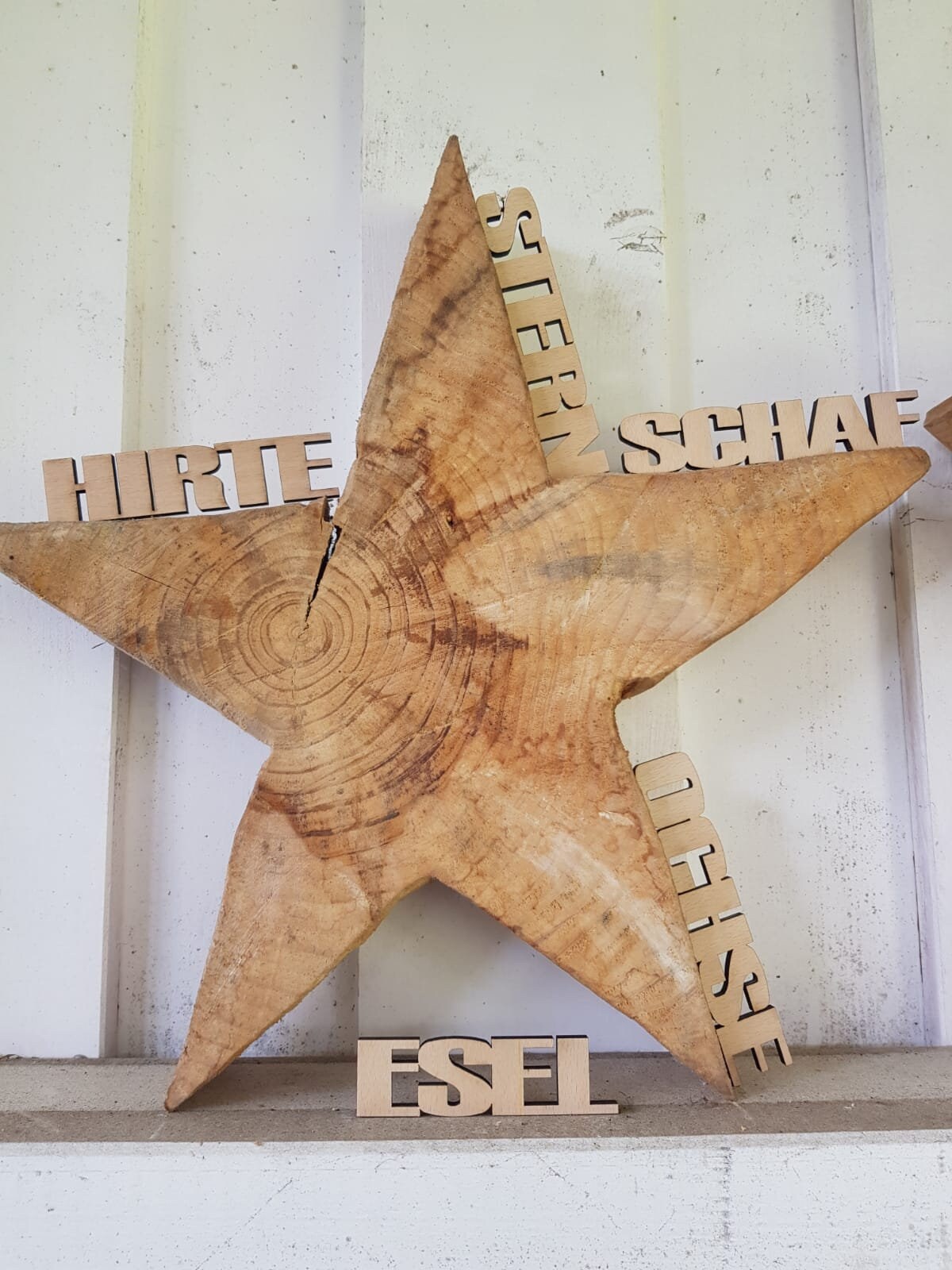 minimalistische Weihnachtskrippe aus Holz