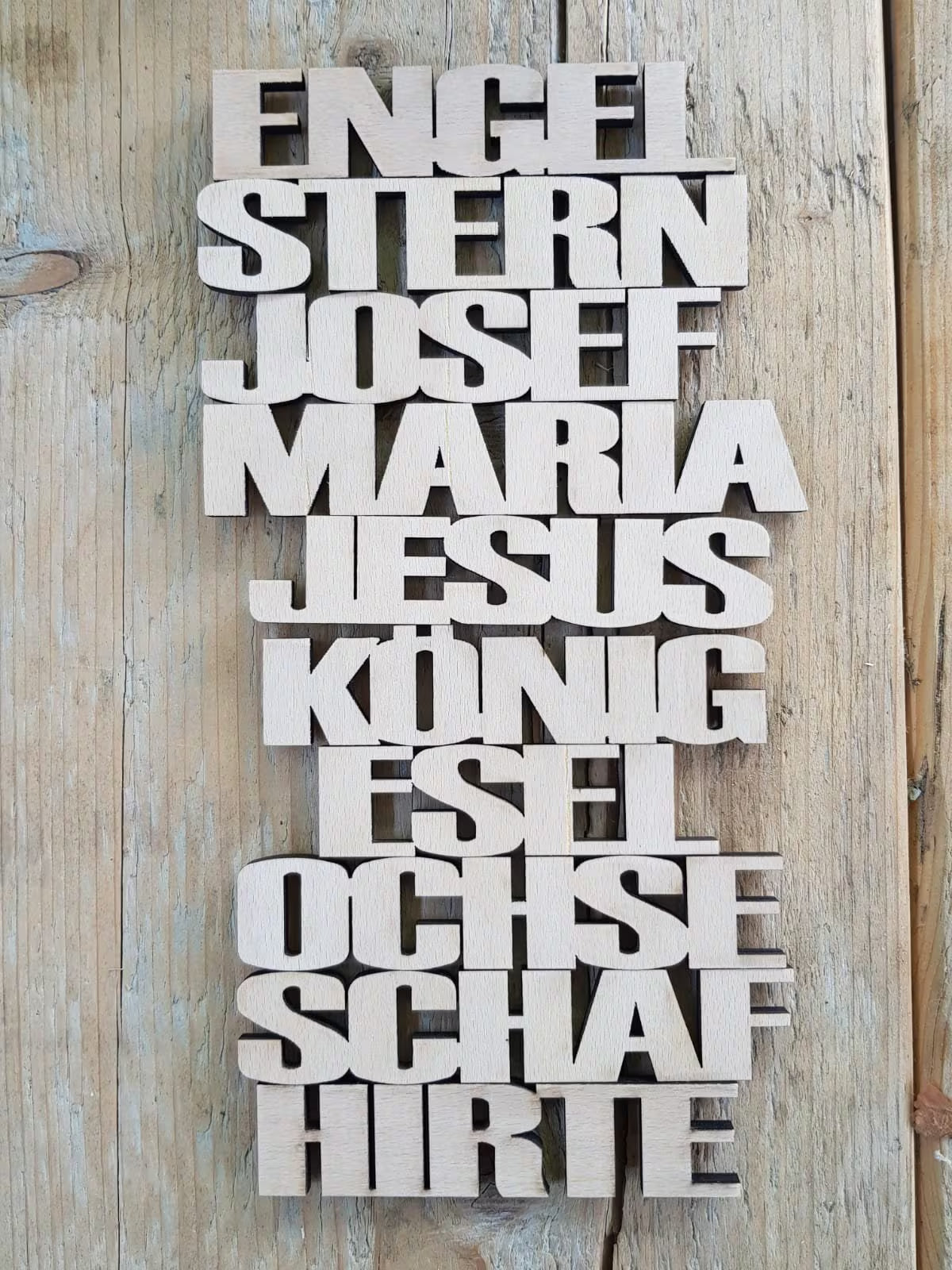 minimalistische Weihnachtskrippe aus Holz