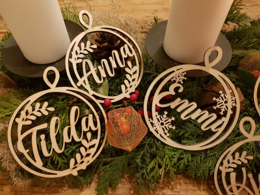 personalisierte Weihnachtskugeln Holz Laser Cut Weihnachten Geschenk Namen individualisiert Kugeln