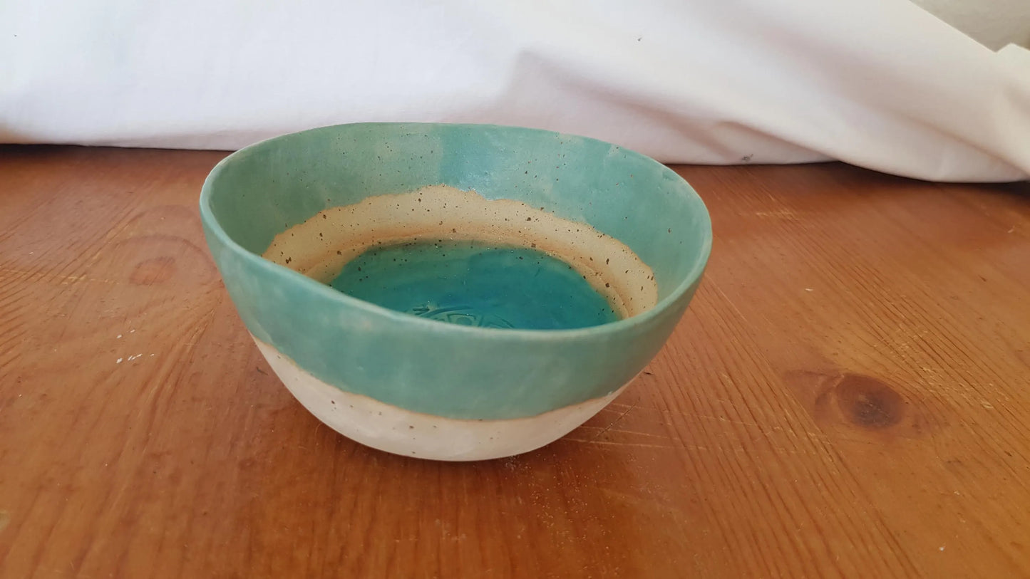 Tonschale, Vaiana Symbol, Keramikschale, Ton, Keramik, Schale, lasiert, Türkis, beige, rund, handgemacht, Unikat, natürlich, Einzelstück